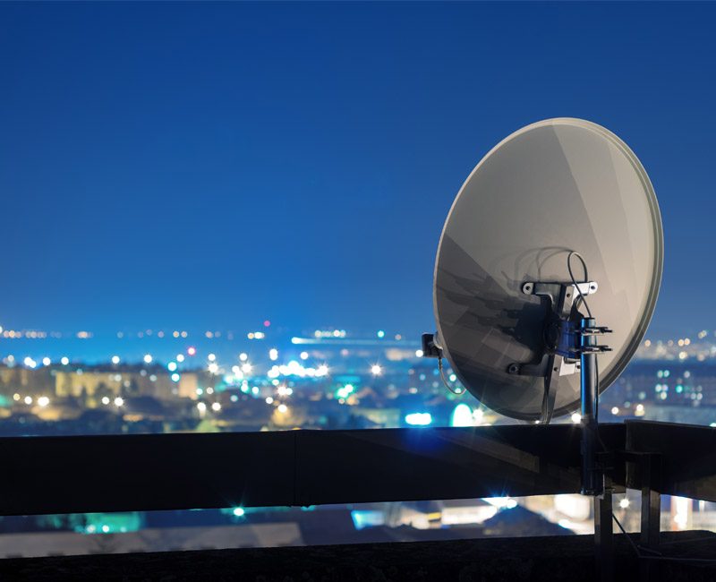 fe-elektroservice-leistungen-antenne-sat-satellit-nacht-aussicht-800