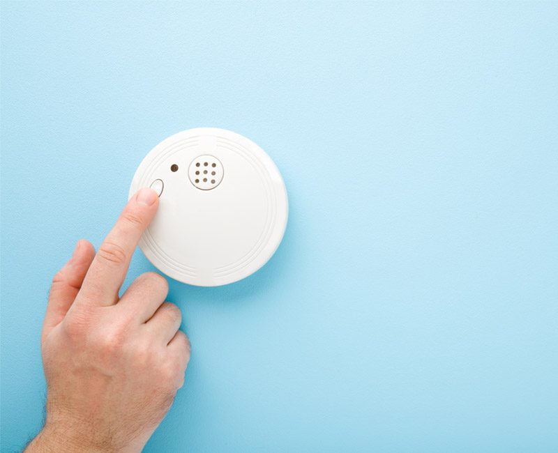 fe-elektroservice-leistungen-rauchmelder-hand-800